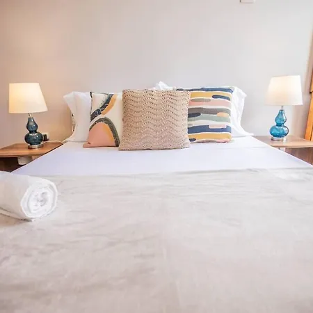 Historic Getaway With Breakfast Apartment